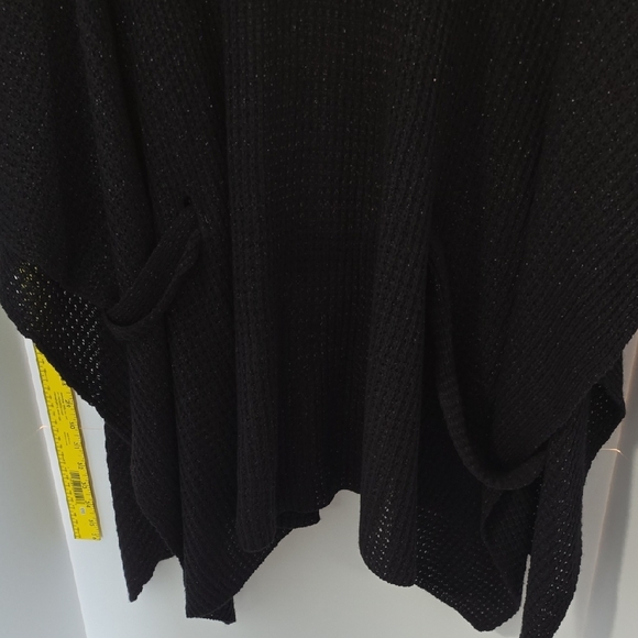 One Size Dillard's Sweater Wrap With Tie - Picture 7 of 7